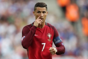爱游戏体育-惊险与极限，莎拉波娃的连胜与皇马的挑战